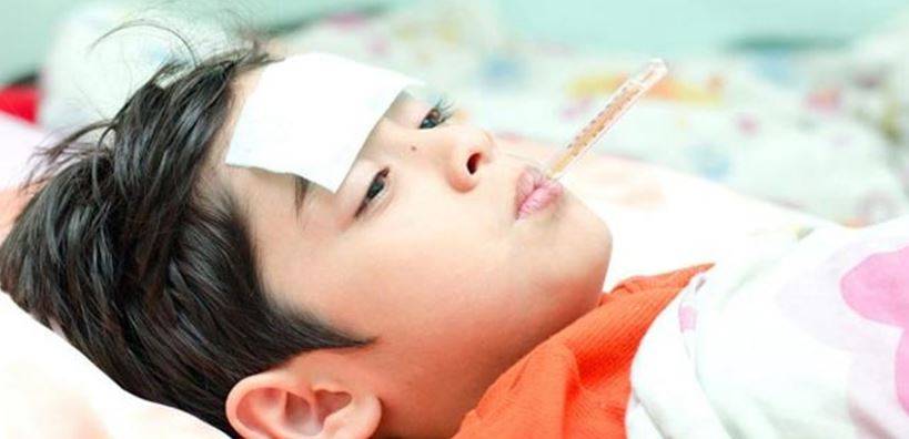 هل يعاني طفلك من الحمى؟... اليك بعض النصائح