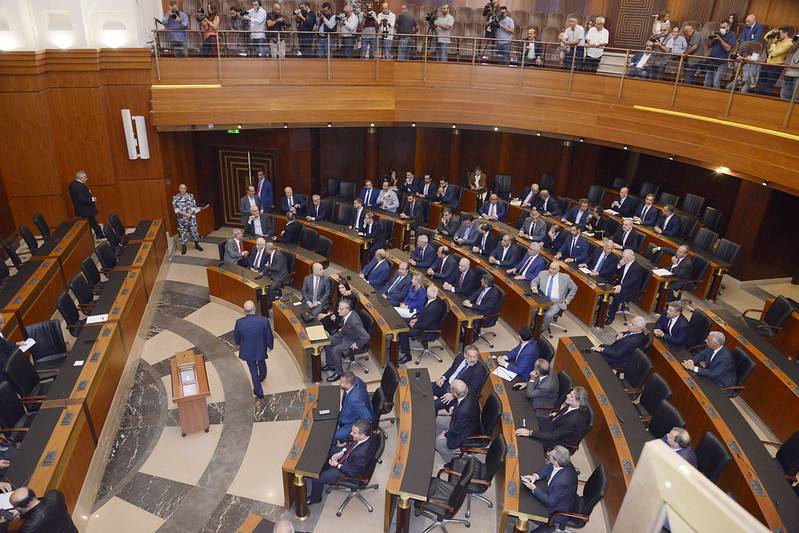 الاستحقاق الرئاسي في مرحلة الوقت الضائع... والفراغ "المرشح الأقوى"
ترشيح معوّض يكرّس انقسام المعارضة... والورقة البيضاء باقية الى التوافق
هل يفتح اتفاق الترسيم الباب لتسوية رئاسيّة بغطاء دولي؟