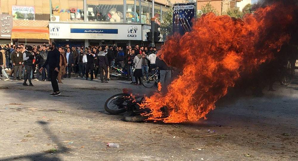 إيران: اتهامات إلى أكثر من 100 شخص من "مثيري الشغب"