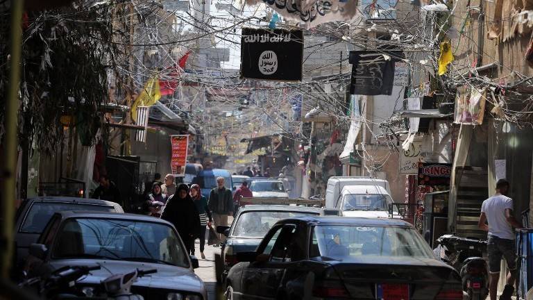 قطعوا الطريق في عين الحلوة..وهذه مطالبهم