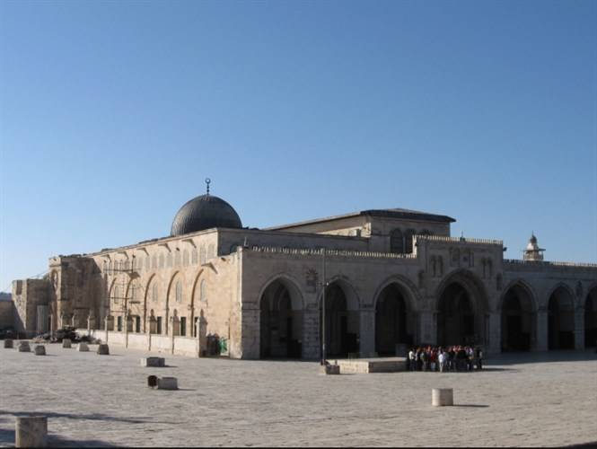 عشرات المستوطنين المتطرفين اليهود يقتحمون المسجد الاقصى