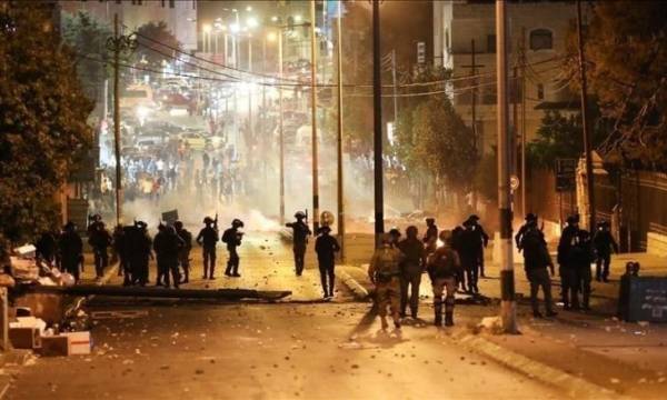 مواجهات عنيفة بين فلسطينيين وقوات الإحتلال في نابلس والخليل
