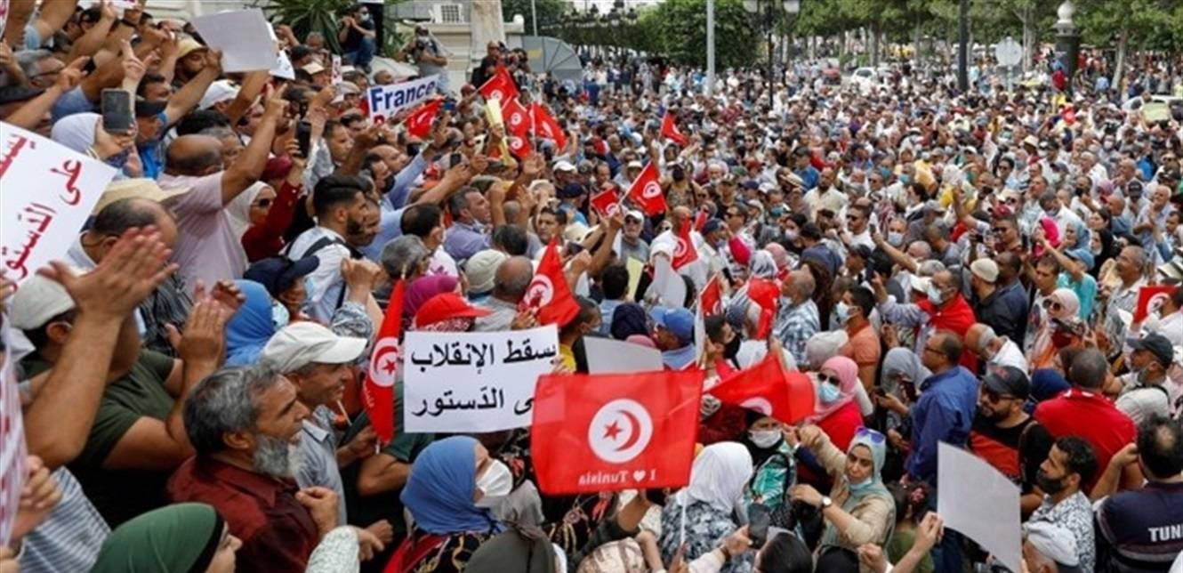 مظاهرات في تونس وسعيد يتعهد بانقاذ الدولة