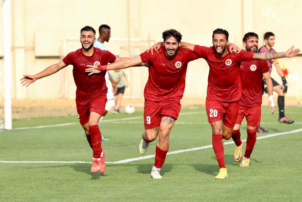 بطولة لبنان في كرة القدم :
فوز النجمة على الشباب الغازية (2-0)