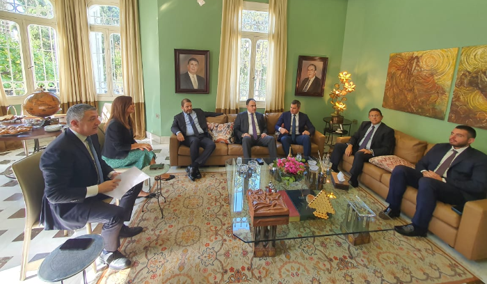 "لبنان القوي" بعد لقائه "الوطني المستقل" ... عطالله: على أمل التوافق والوصول الى نقطة مشتركة في موضوع إنتخاب الرئيس 
الخازن: البلاد بحاجة إلى الحوار واللقاء العميق