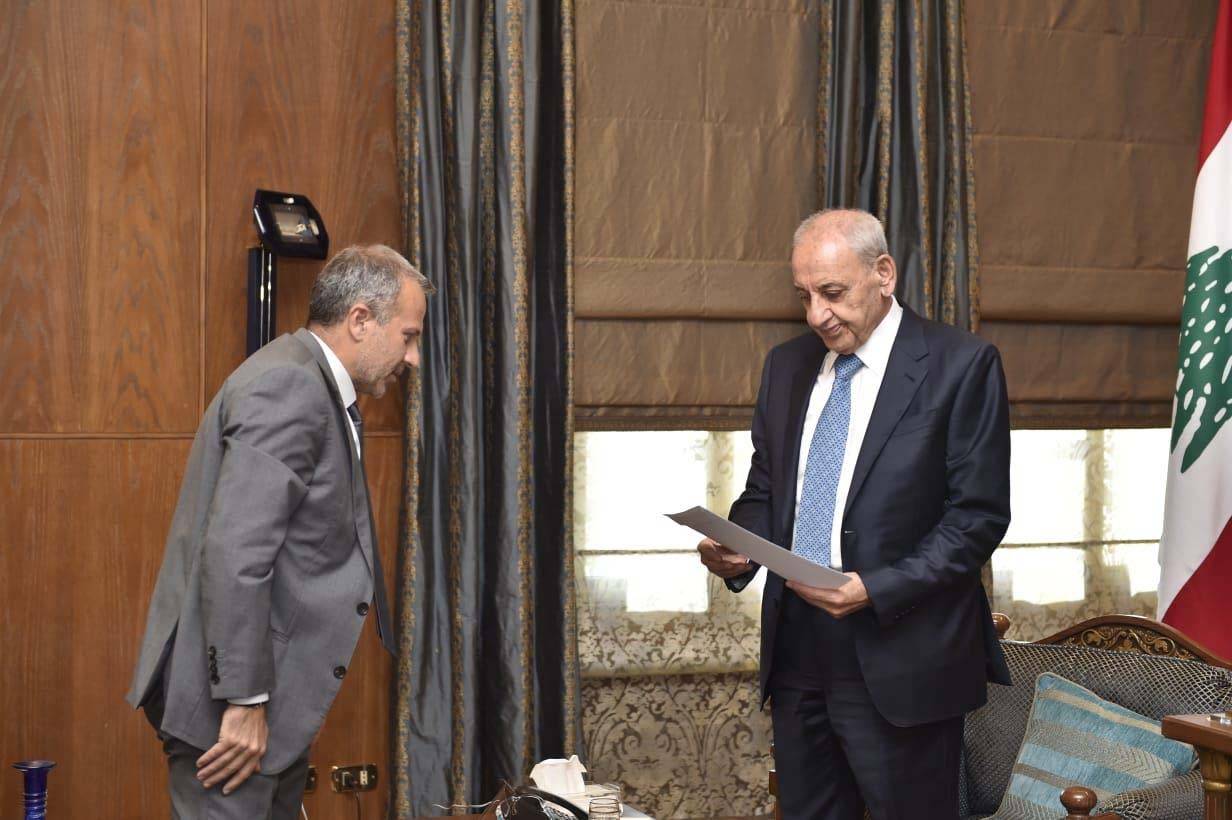 "إنفتاح" باسيل على بري "لزوم" مبادرته لانتخاب بديل لعون
أفكار رئيس المجلس الرئاسيّة جاهزة... وإطلاقها مرهون بالظروف