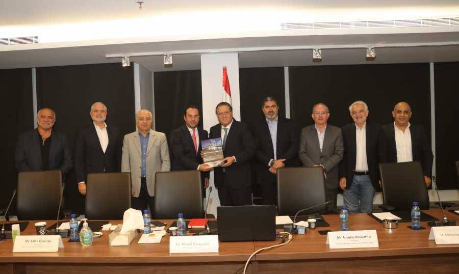 الهيئات الاقتصادية تعرض مع مدير

البنك الأوروبي تعزيز التعاون