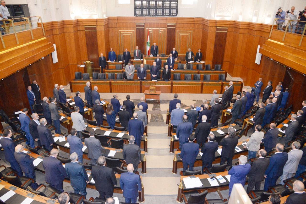 جلسة انتخاب الرئيس: مشهد متكرّر... والمعادلة ورقة بيضاء في وجه مرشح التحدّي
"التغييريّون" ونواب سنّة اتفقوا على "لبنان الجديد"... و"القوات" تشن هجوماً نارياً
بري يضبط مسار الأيّام العشرة... ويدعو لجلسة انتخاب الاثنين المقبل