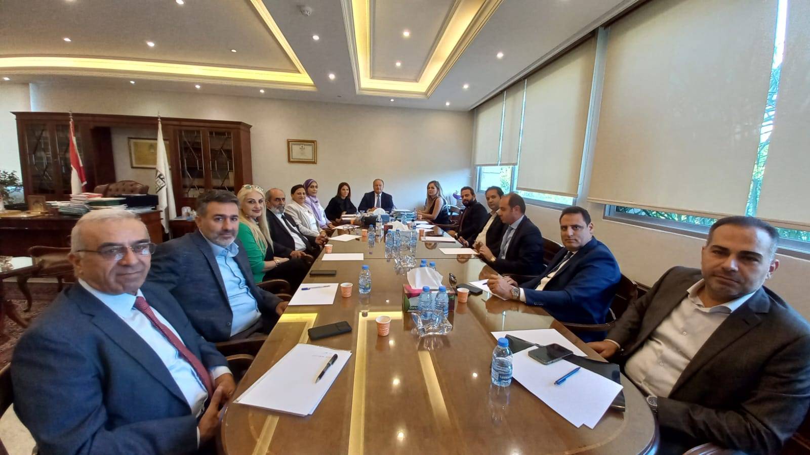 نقيب المحامين ترأس اجتماعاً
لـ 