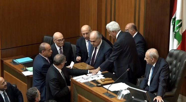 لعبة حرق الأسماء.. والورقة البيضاء هي المنتصر!
