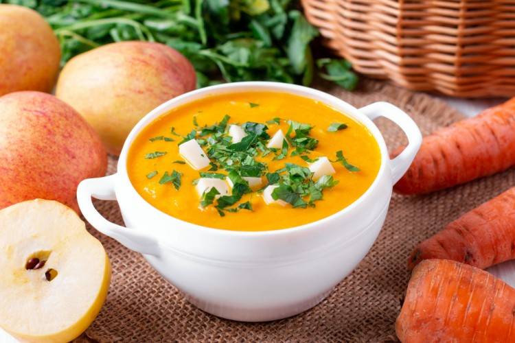 طريقة عمل شوربة الجزر بالتفاح