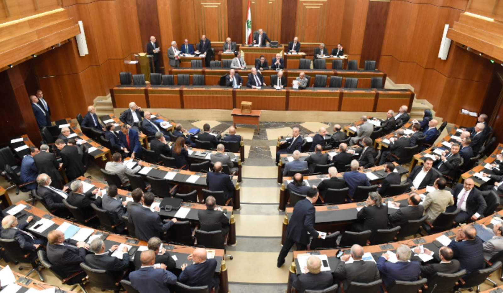لا رئيس مجددا..39 صوتا لمعوض و50 ورقة بيضاء و