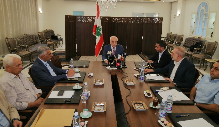 اجتماع لنواب طرابلس تابع
قضيّة جبل النفايات والمسلخ الجديد