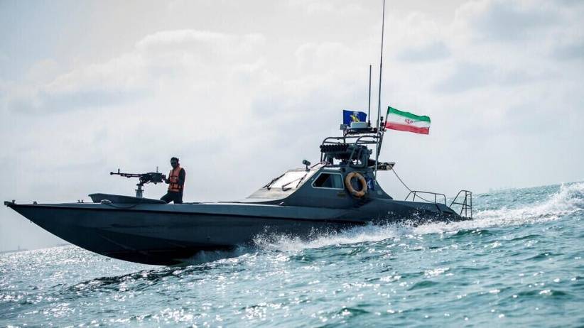البحرية الإيرانية توقف زورقين أميركيين في مياه البحر الأحمر