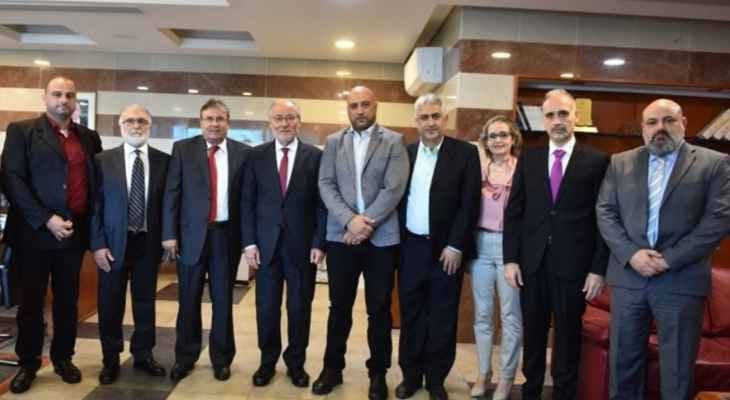 الحلبي بعد لقائه وفداً من نقابة المعلمين:
لإعداد مشاريع قوانين بالمطالب