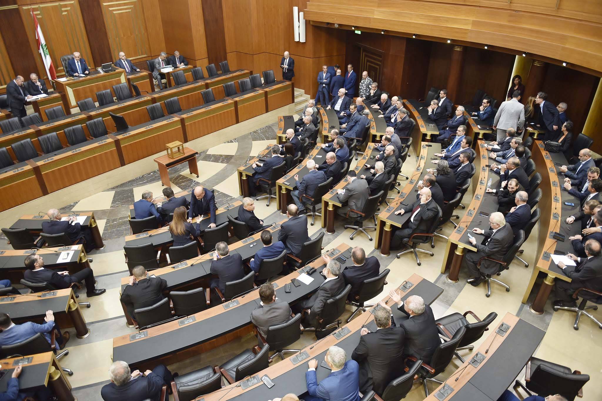 الاستحقاق الرئاسي : انتهت المناورات ولعبة الأرقام... والى الفراغ درّ
دعوة بري للحوار... هل تكون بداية مرحلة جديدة لانتخاب الرئيس؟