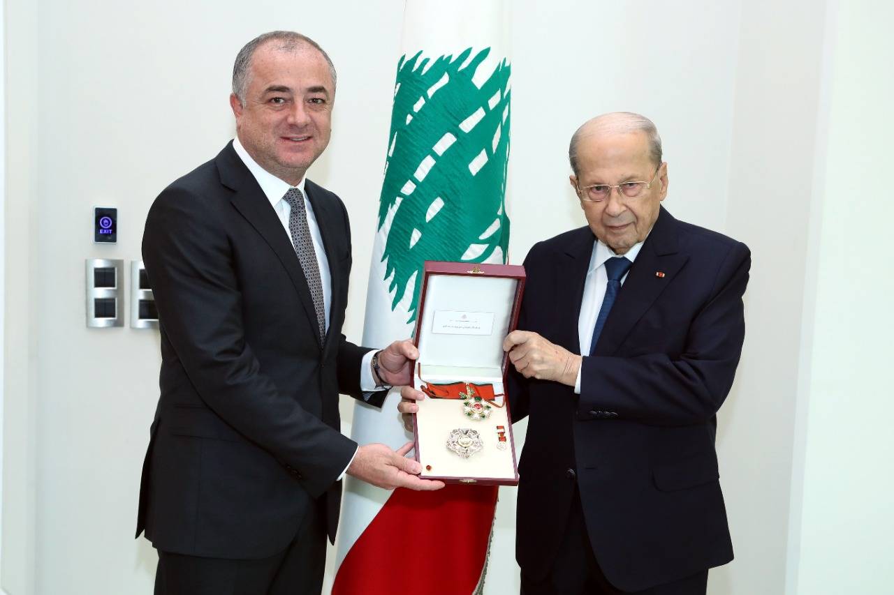 الرئيس عون قلّد بو صعب وسام الارز الوطني واطلع منه على ترتيبات الترسيم