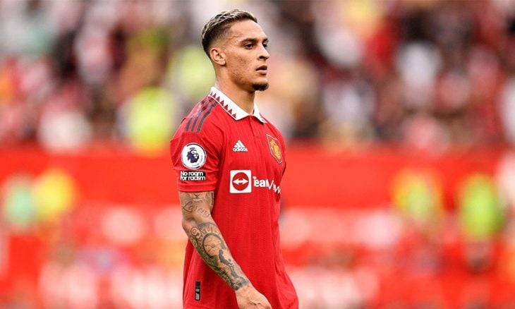 بحركة واحدة على أرض الملعب، أشعل نجم مانشستر يونايتد المدرجات، وأغضب آلاف الجماهير