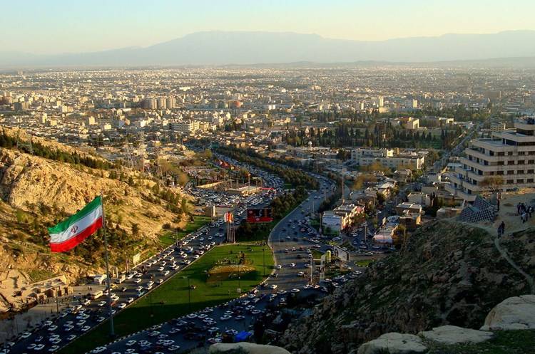 20 قتيلا و40 جريحا بهجوم مسلّح على مزار ديني في إيران