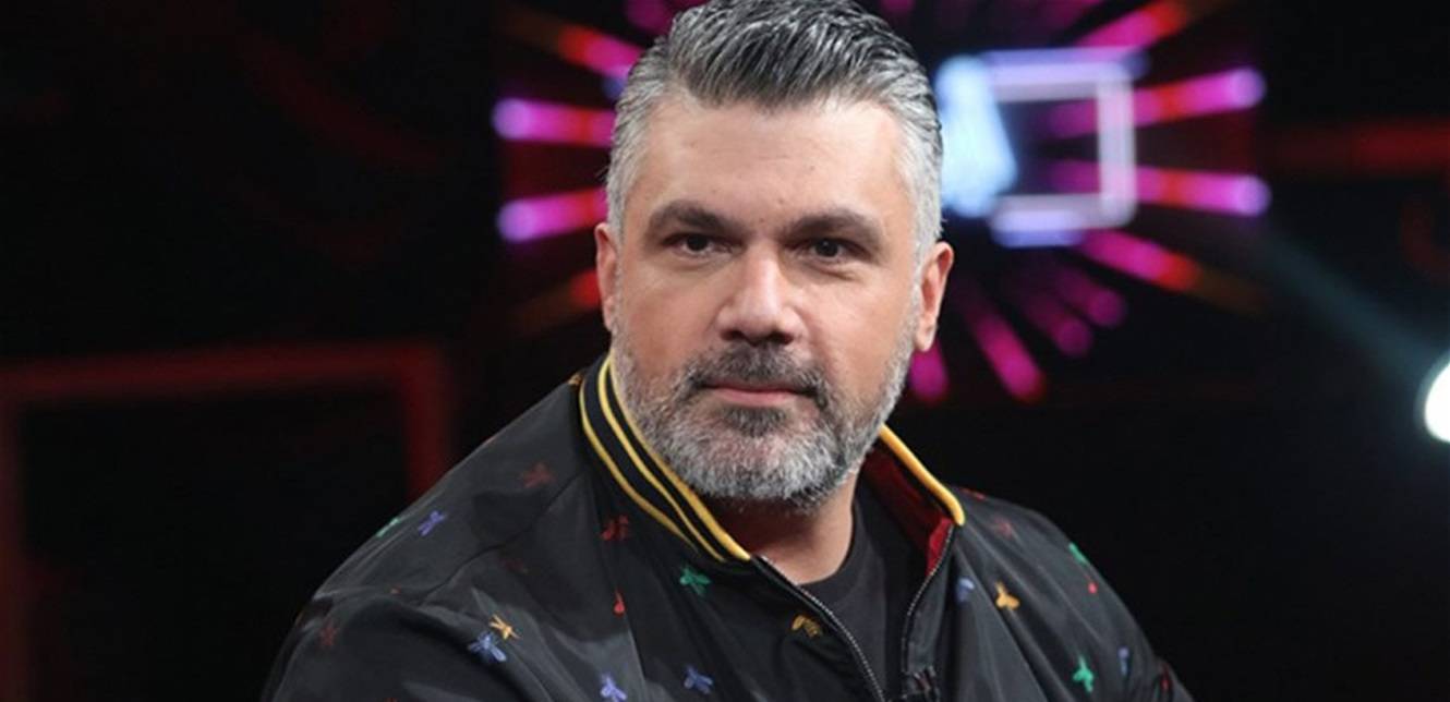 بالفيديو- فارس كرم يبكي فرحاً وهو يشاهد مولوده الجديد!