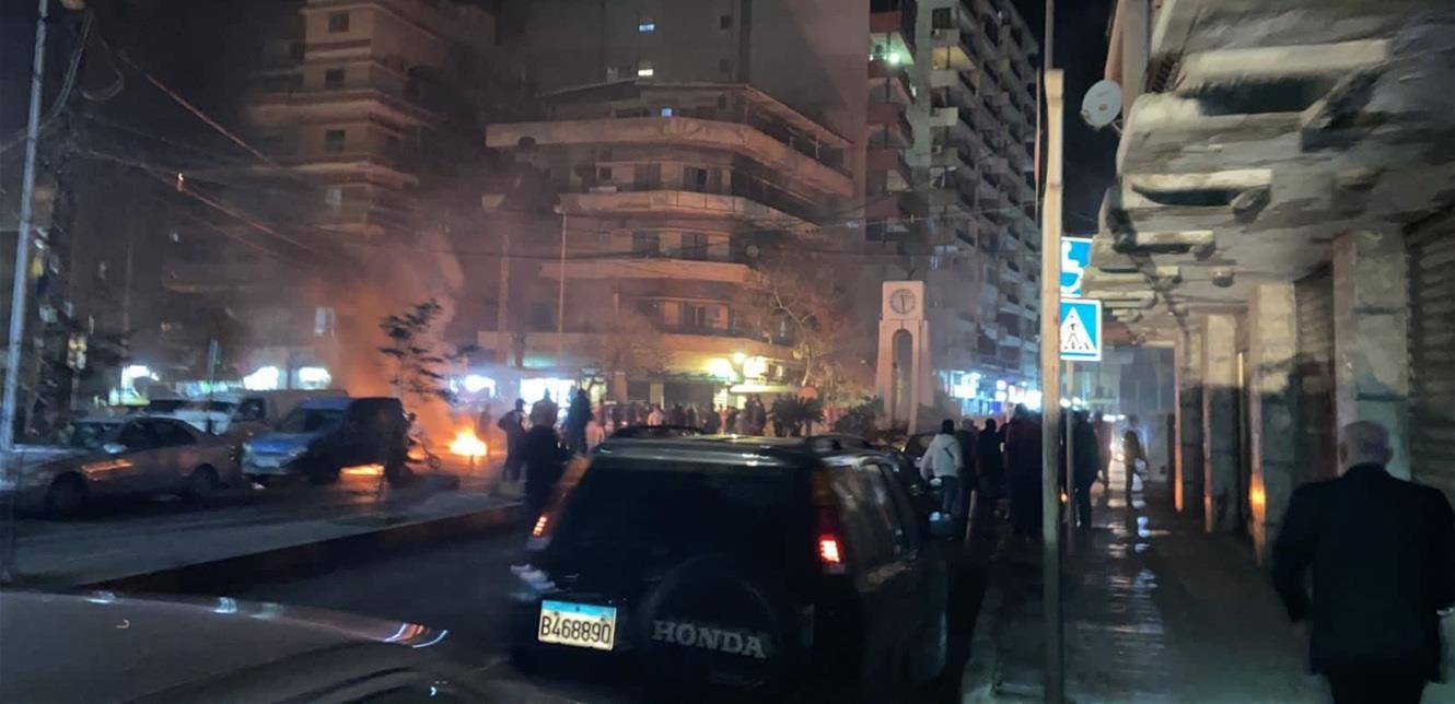 أهالي الميناء يقطعون المسارب إحتجاجا على إحتجاز أبنائهم في تركيا