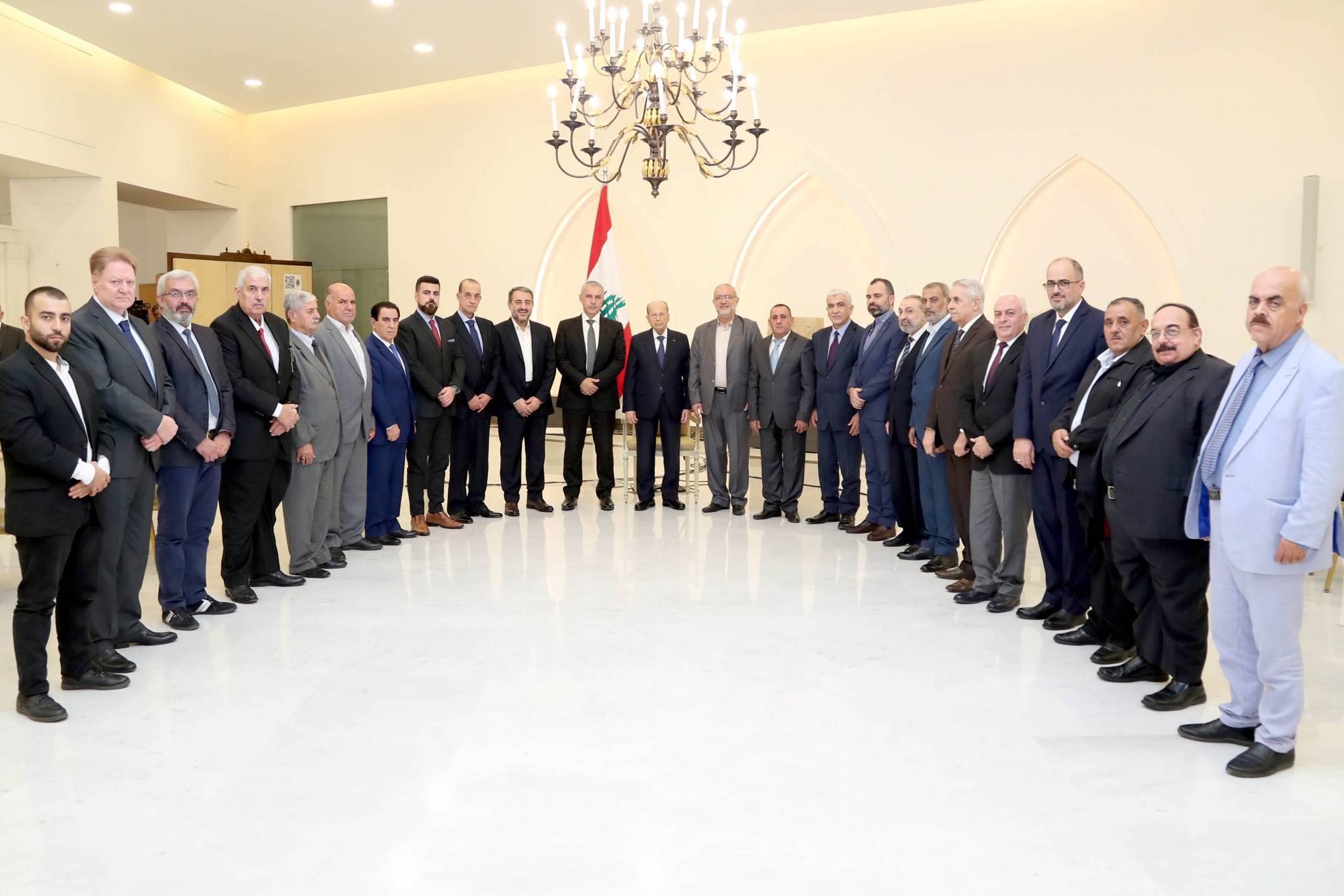 تمنّى أمام زواره أن يُواصل من سيخلفه استكمال الإنجازات خصوصاً التدقيق
عون: وقّعنا اتفاق ترسيم الحدود لمنع الحرب
والحكومة الحاليّة لا تتمتّع بالثقة.. ولا يُمكنها أن تحكم