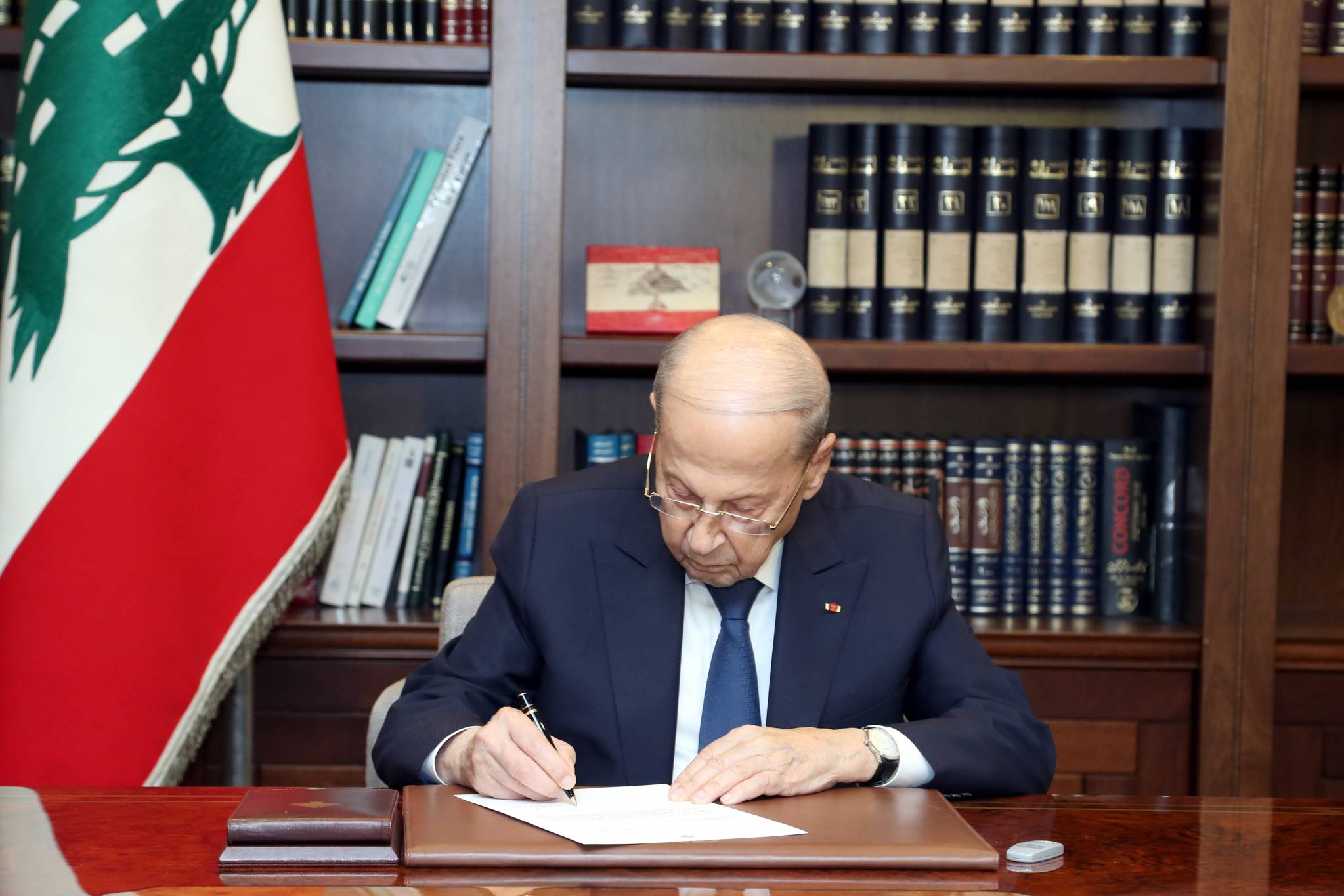 إتفاقيّة الترسيم أُبرمت في خيمتين منفصلتين في الناقورة...
ولا يمكن اعتبار عدم التواصل مباشرة أو غير مباشرة "تطبيعاً"