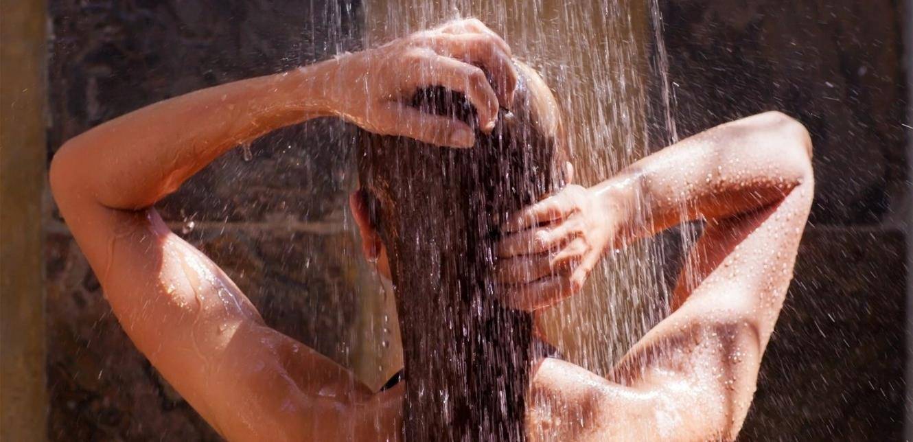 3 خطوات مهمة عند الاستحمام لتحسين الصحة العامة.. ما هي؟