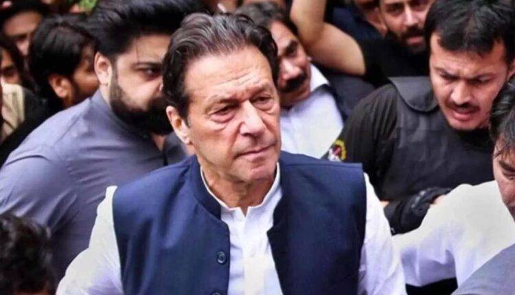 عمران خان يعلن موعد مسيرة احتجاجية للمطالبة بإجراء انتخابات مبكرة