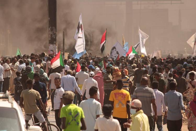 السودان: مقتل متظاهر هرساً خلال احتجاجات شهدتها أم درمان