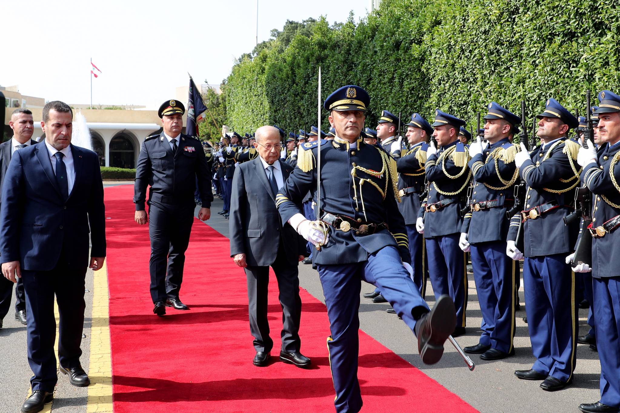 لبنان يدخل غداً شغورين رئاسي وحكومي... الحوار ضروري في فترة الفراغ
لسدّ الثغر  في الدستور مثل تحديد المهل... ولتقصيرها قدر المستطاع!!
