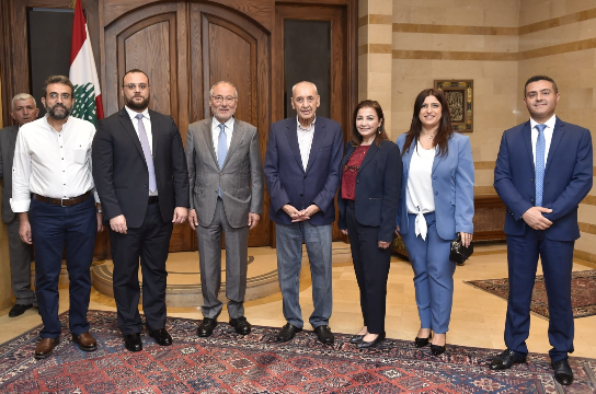 دعا الى جلسة الخميس المقبل لمناقشة رسالة عون
بري تسلّم من الحلبي ووفد المركز التربوي
نسخة من مناهج التعليم ما قبل الجامعي