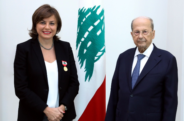قلَد رئيسة الهيئة الوطنيّة لشؤون المرأة وسام الإستحقاق المذهب
عون: إعتماد بيروت مقرّاً للمنظمة الدوليّة للفرانكوفونيّة دليل ثقة بلبنان