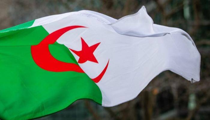 الجزائر تتجه لإبرام صفقة أسلحة مع روسيا