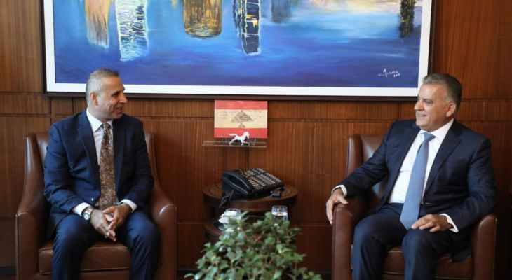 إبراهيم بحث التطوّرات
مع سفير سلطنة عمان