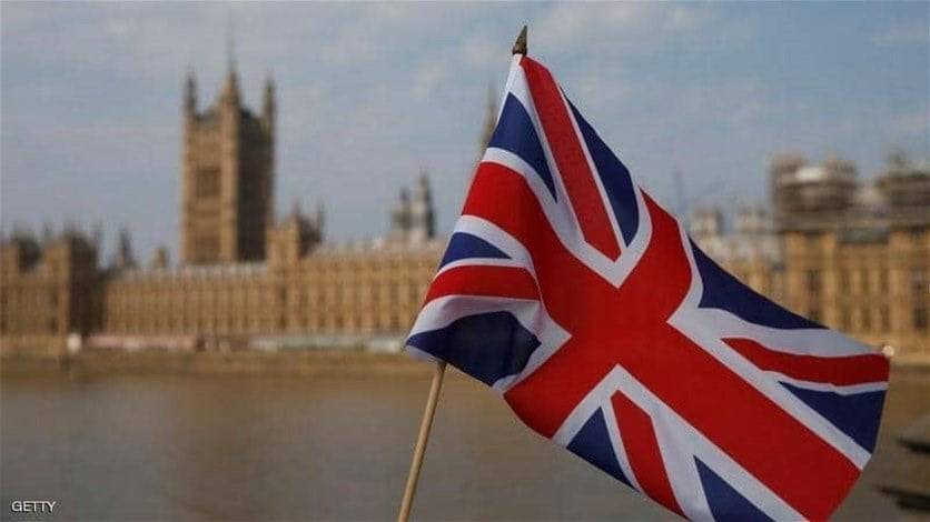 رجل يهاجم مركزا للمهاجرين في بريطانيا بقنابل حارقة وينتحر