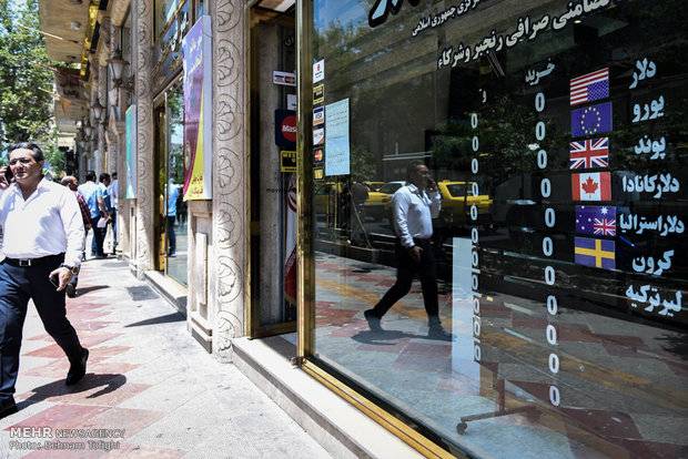 كيف افتتح  سعر صرف الدولار ليوم الجمعة؟