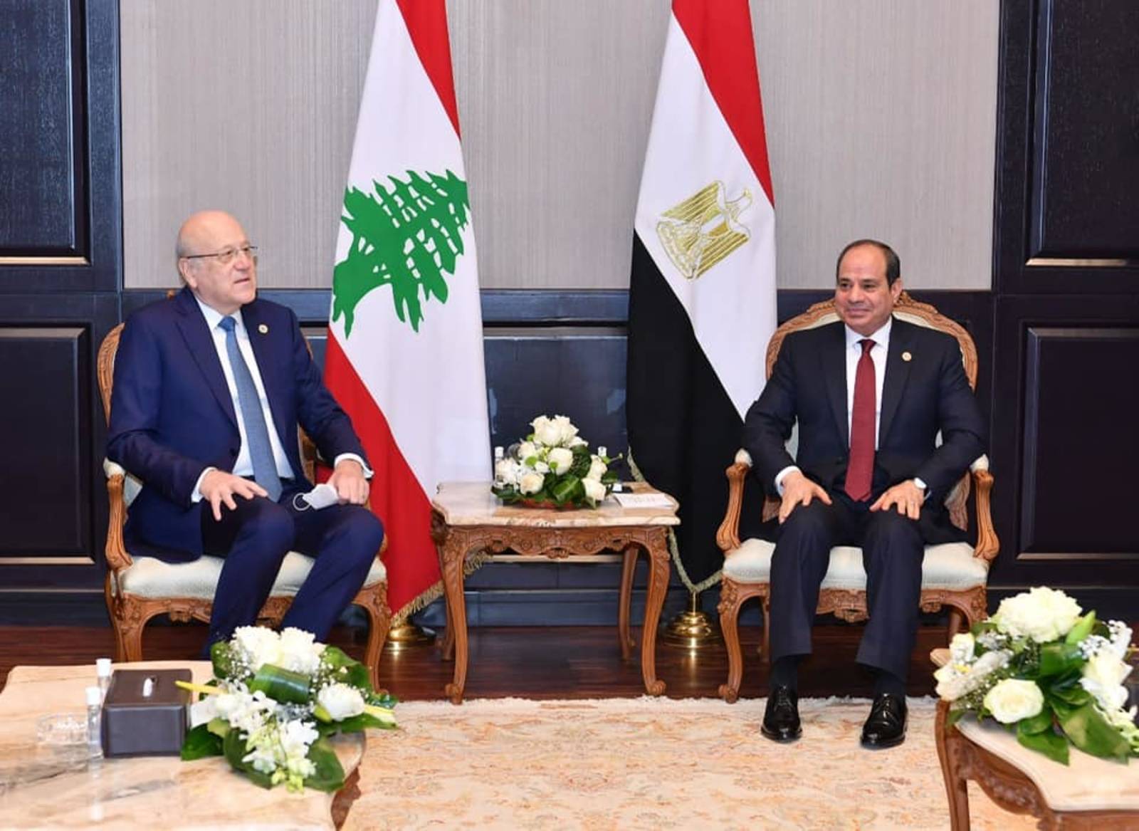 ألقى كلمة في قمّة الجزائر... والتقى الرئيس المصري
ميقاتي: لبنان تغيّر... ونعوّل على مُساعدة العرب له
السيسي: لانتخاب رئيس جديد من دون إبطاء