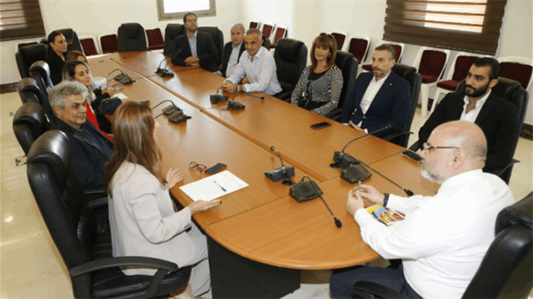 الأبيض بعد لقائه وفد من نقابة مصانع الأدوية: نقدر هذه الهبة العينية