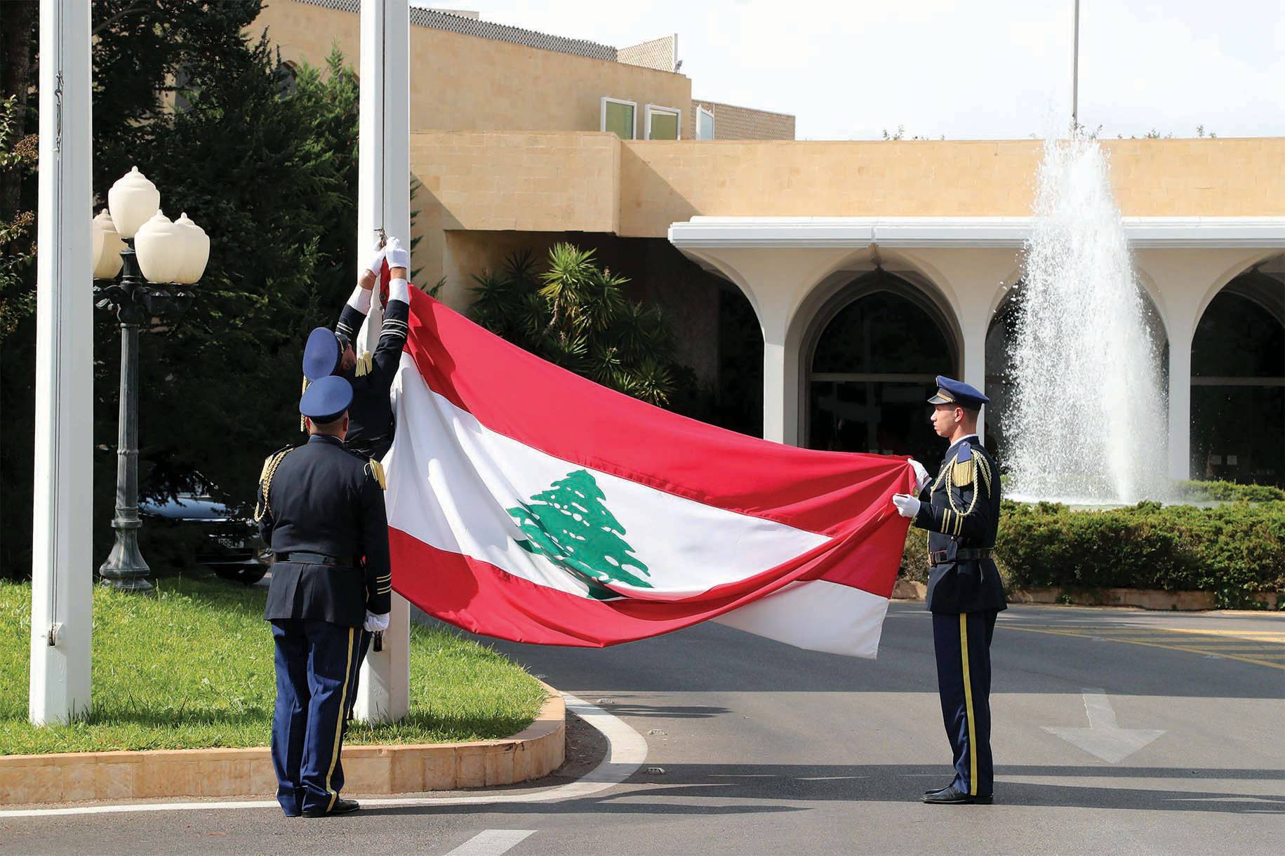 الاتحاد الاوروبي يُلوح مجدداً بعصا العقوبات ضد المسؤولين اللبنانيين
ميقاتي وباسيل يشدان العصب الطائفي وحزب الله «الاطفائي»
السعودية تطالب برئيس سيادي… ومبادرة بري مجمدة ؟!