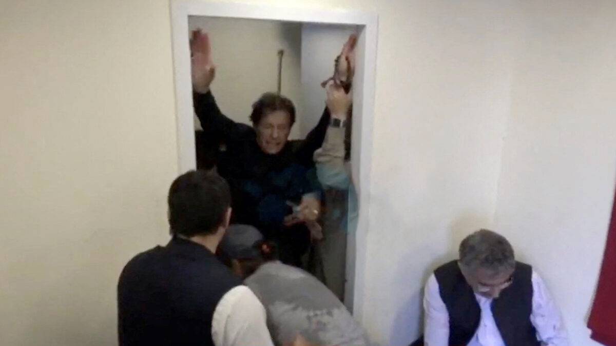 باكستان.. اتهام 3 شخصيات بمحاولة اغتيال خان
