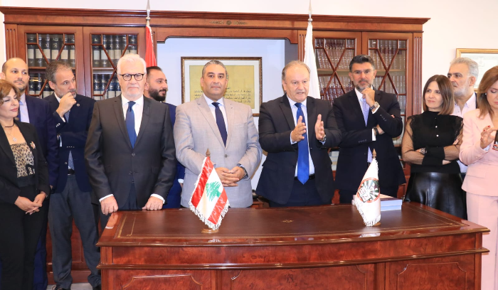 إرجاء إنتخاب 4 أعضاء في مجلس
نقابة المحامين بسبب عدم اكتمال النصاب