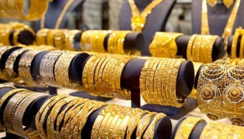 أسعار الذهب تتراجع متأثرة بإرتفاع طفيف للدولار
