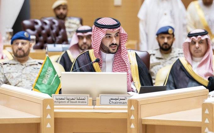 بم طالب وزير الدفاع السعودي دول الخليج؟