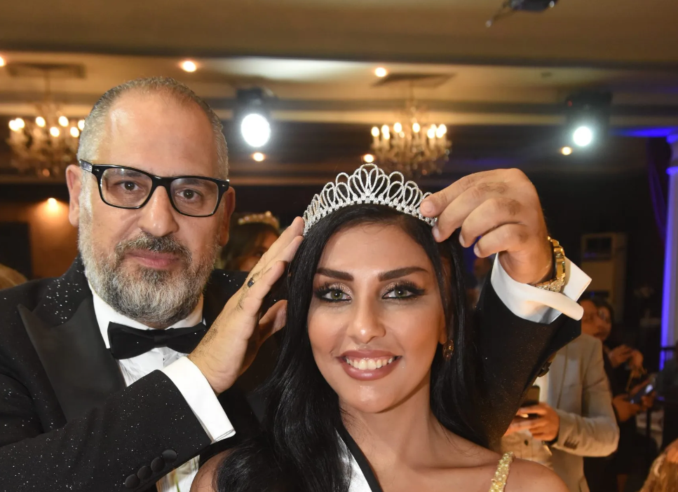 زكريا فحام يتعرض للاعتداء على المسرح .. إليكم التفاصيل