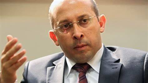 آلان عون: البلد بحاجة إلى تركيبة جديدة...