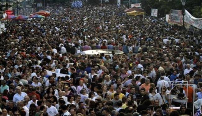 اليونان: عشرات الآلاف يتظاهرون ضد الحكومة