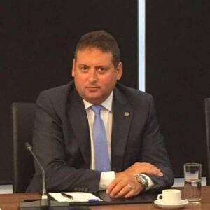 الفراغ الرئاسي والحكومي يتمددان الى مزيد من الهجرة والفقر والعوز
البواب للديار :نحن نعيش اليوم على تحويلات المغتربين وتصدير انتاجنا الزراعي والصناعي