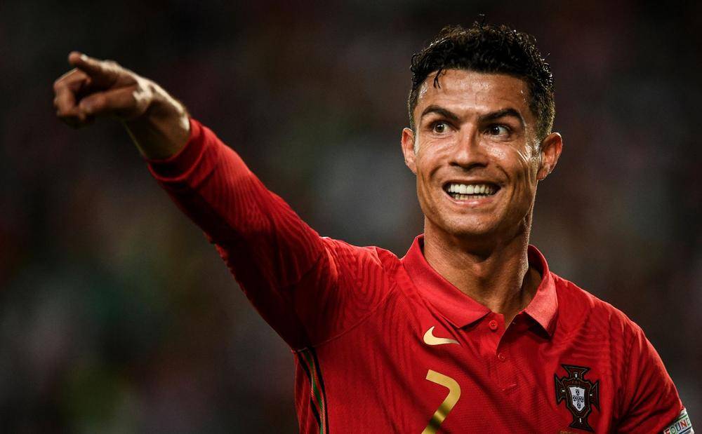 مدرب مانشستر يونايتد يثير الجدل حول صحة رونالدو قبيل كأس العالم 2022