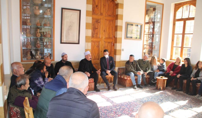 جنبلاط عرض مع وفود زارته قضايا مطلبيّة واجتماعيّة